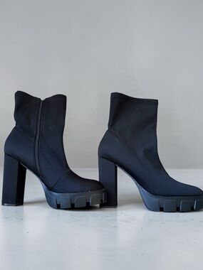 🖤Like New Women’Cape Robbin Black Chunky Lug Sole Block Heel Ankle Boots Size 11